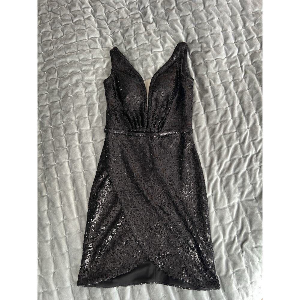 La Femme Sequin Mini Deep V Sleeveless Dress in Black Size 0